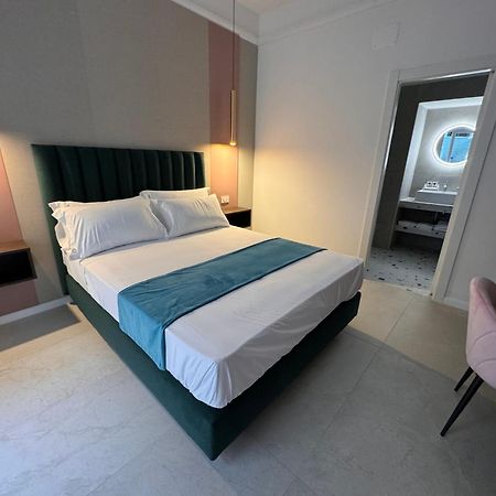 Hotiday Room Collection - Napoli Museo Suite Екстер'єр фото
