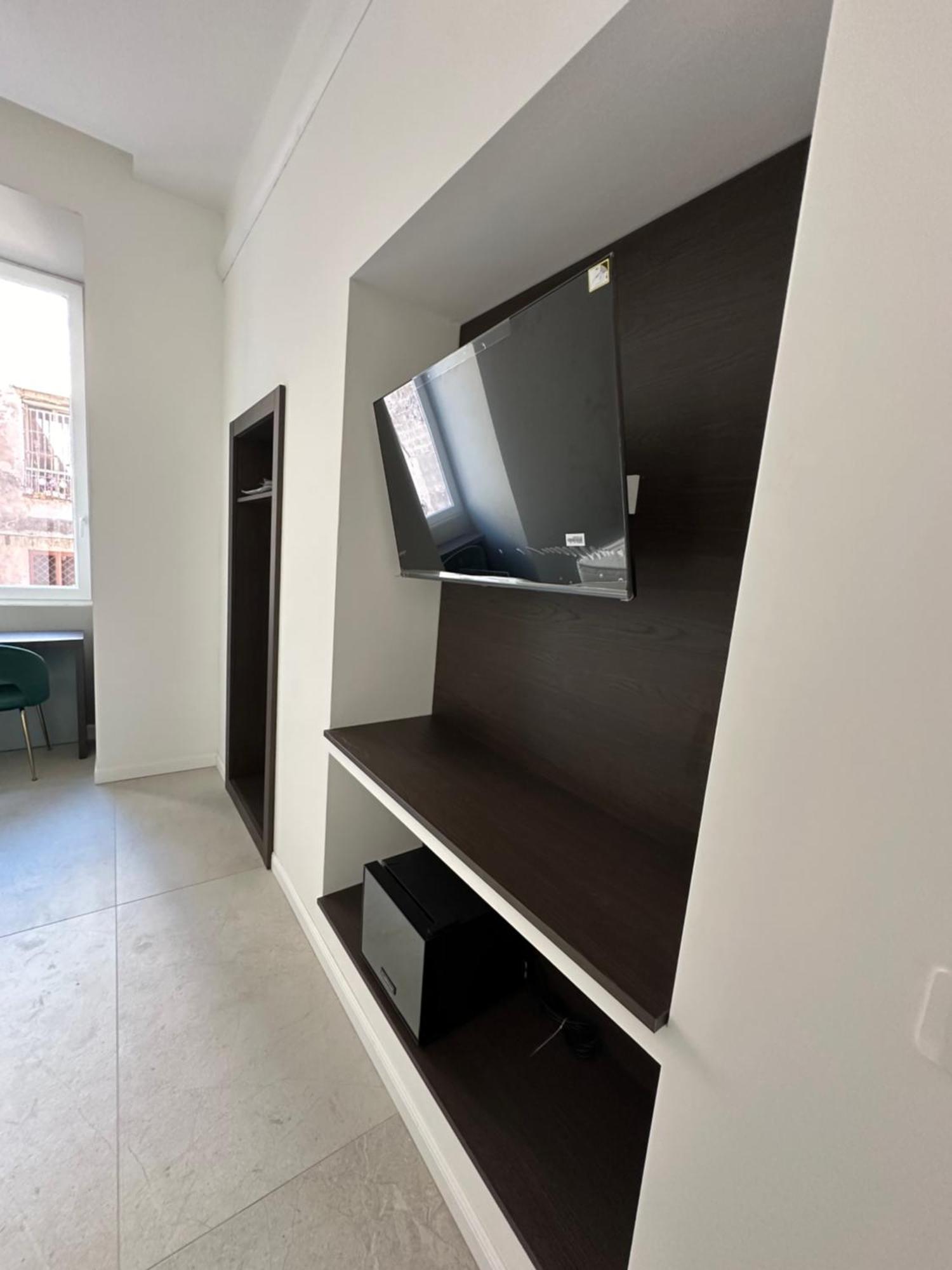 Hotiday Room Collection - Napoli Museo Suite Екстер'єр фото
