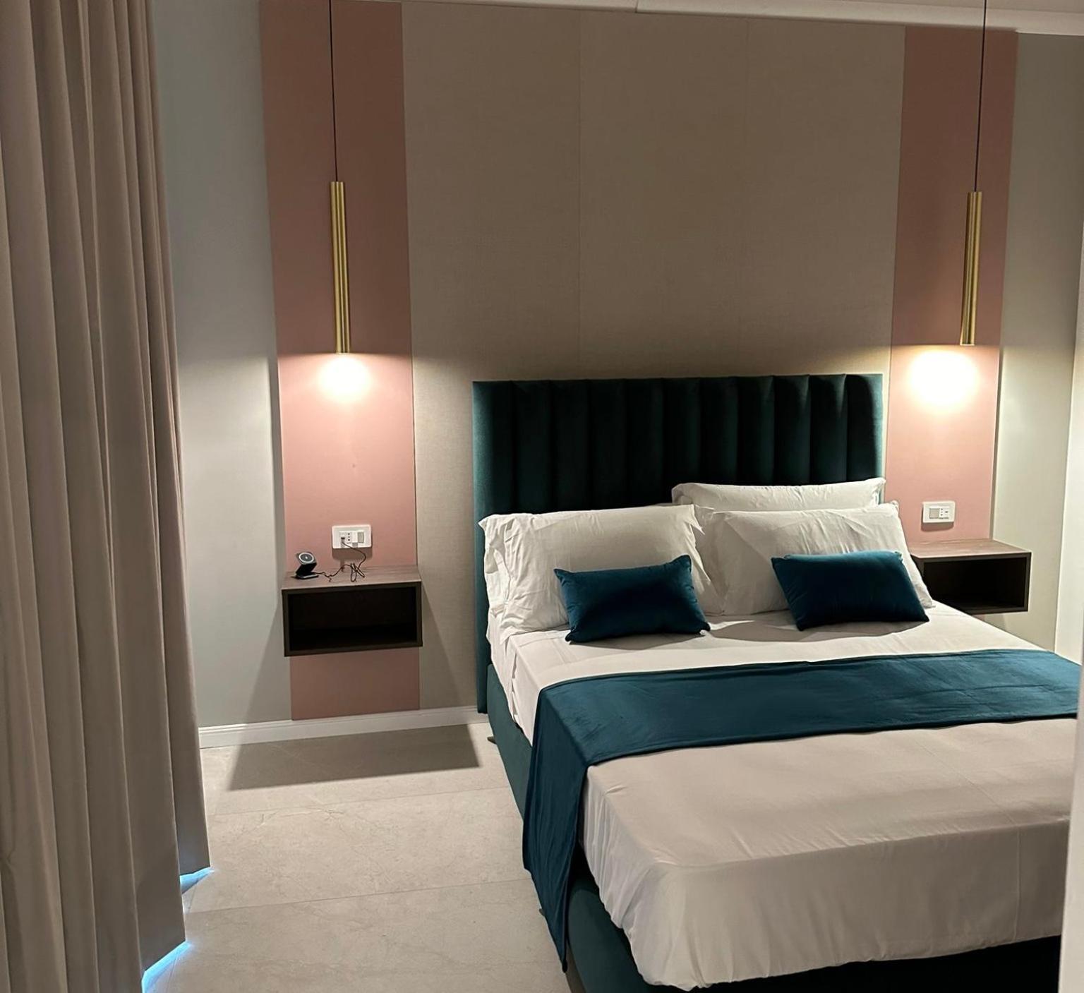 Hotiday Room Collection - Napoli Museo Suite Екстер'єр фото