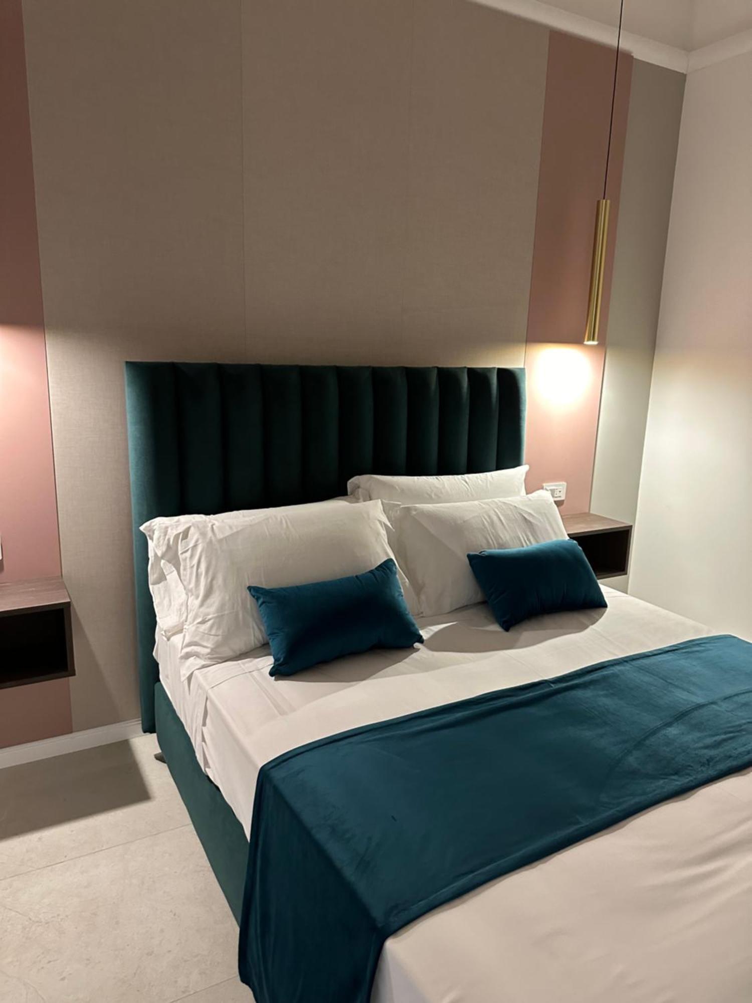 Hotiday Room Collection - Napoli Museo Suite Екстер'єр фото