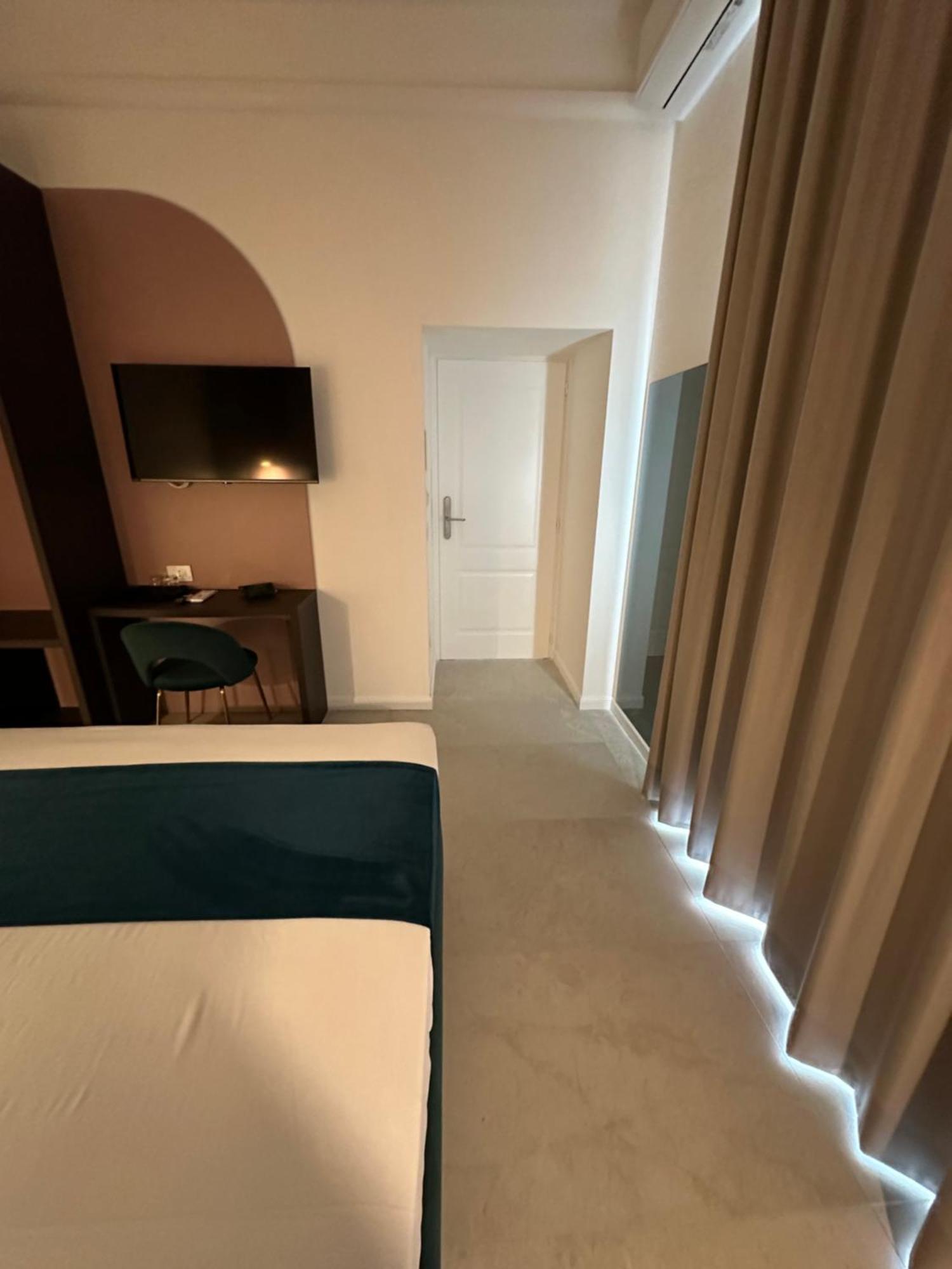 Hotiday Room Collection - Napoli Museo Suite Екстер'єр фото