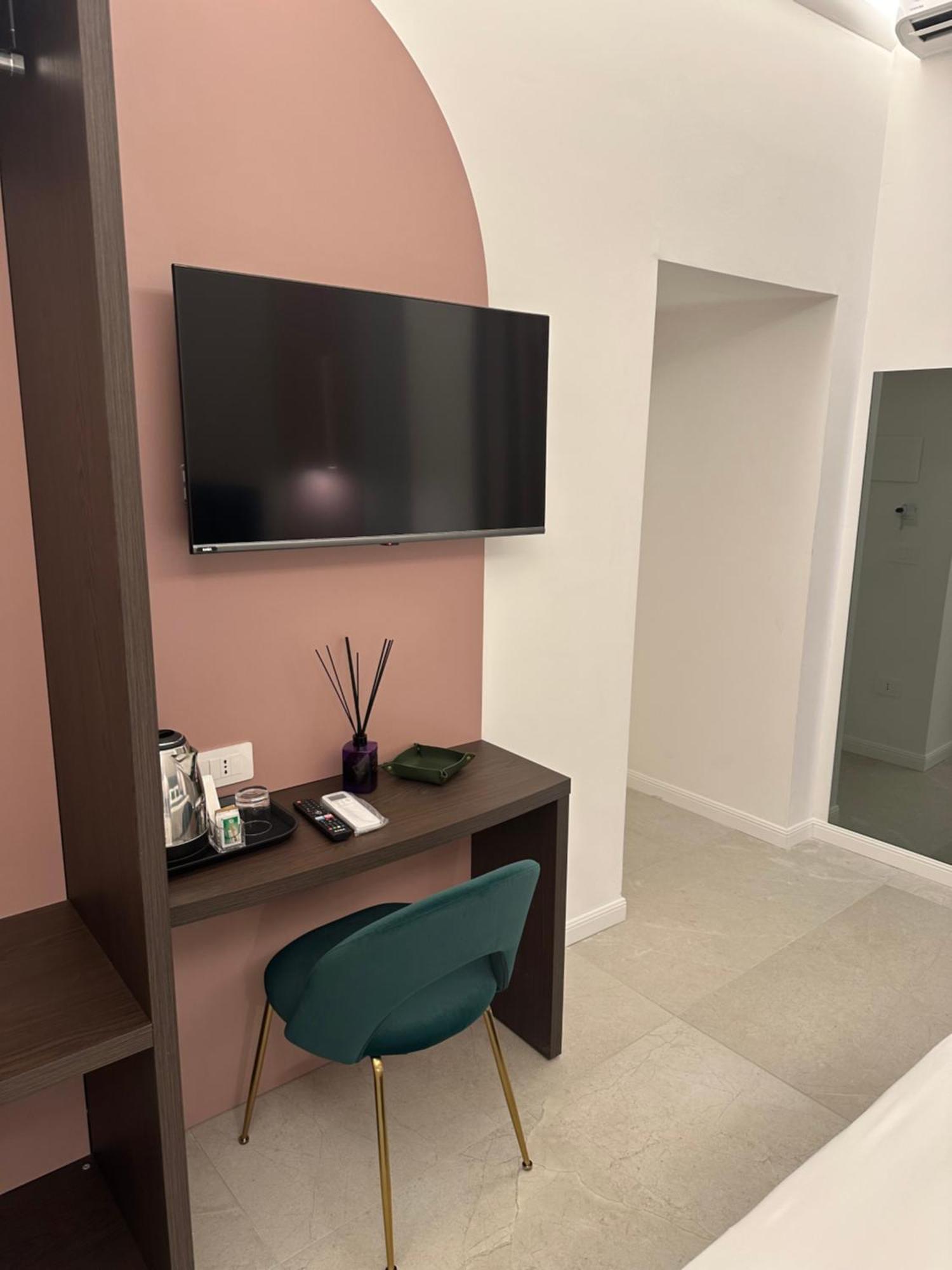 Hotiday Room Collection - Napoli Museo Suite Екстер'єр фото