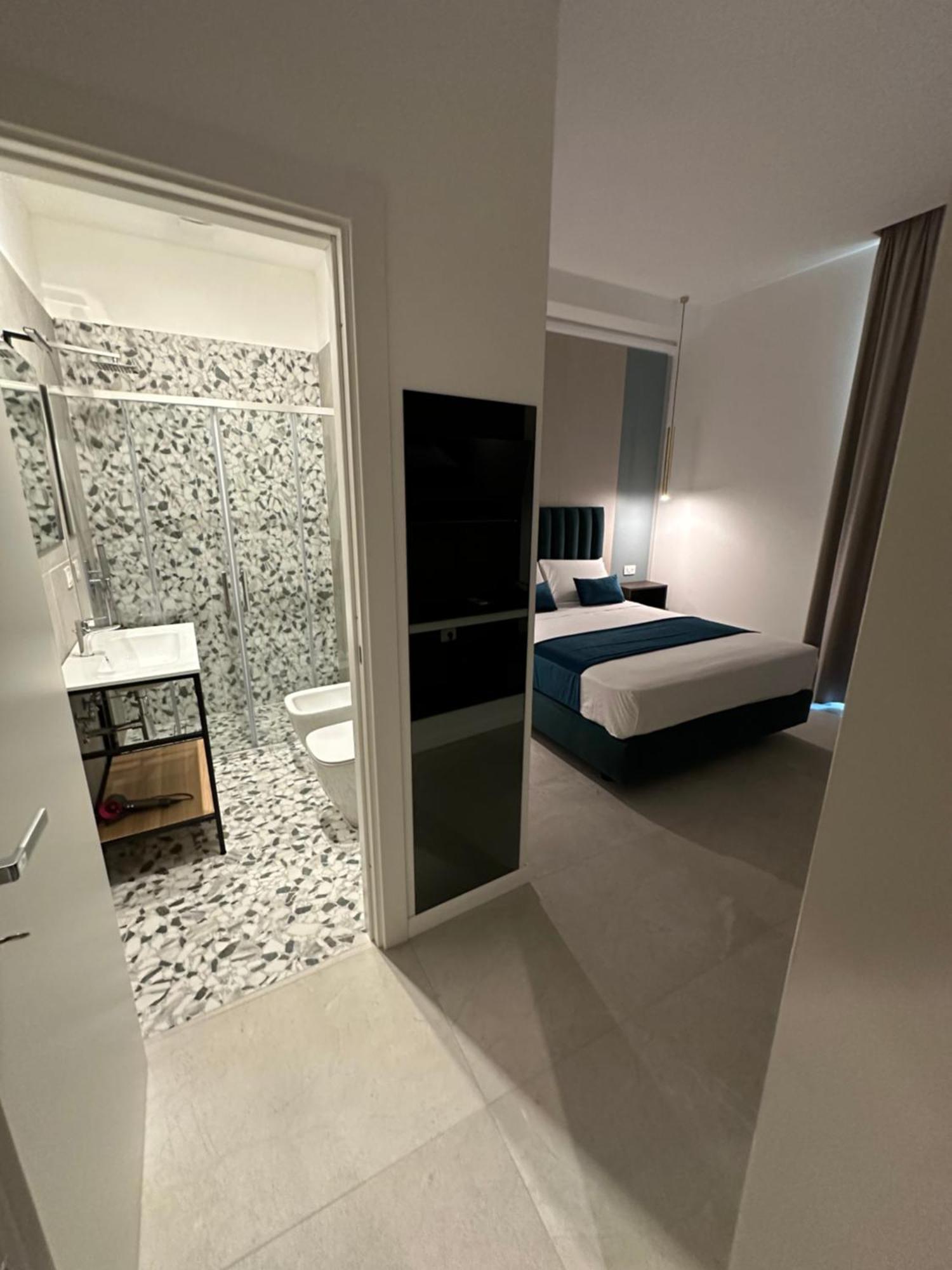 Hotiday Room Collection - Napoli Museo Suite Екстер'єр фото