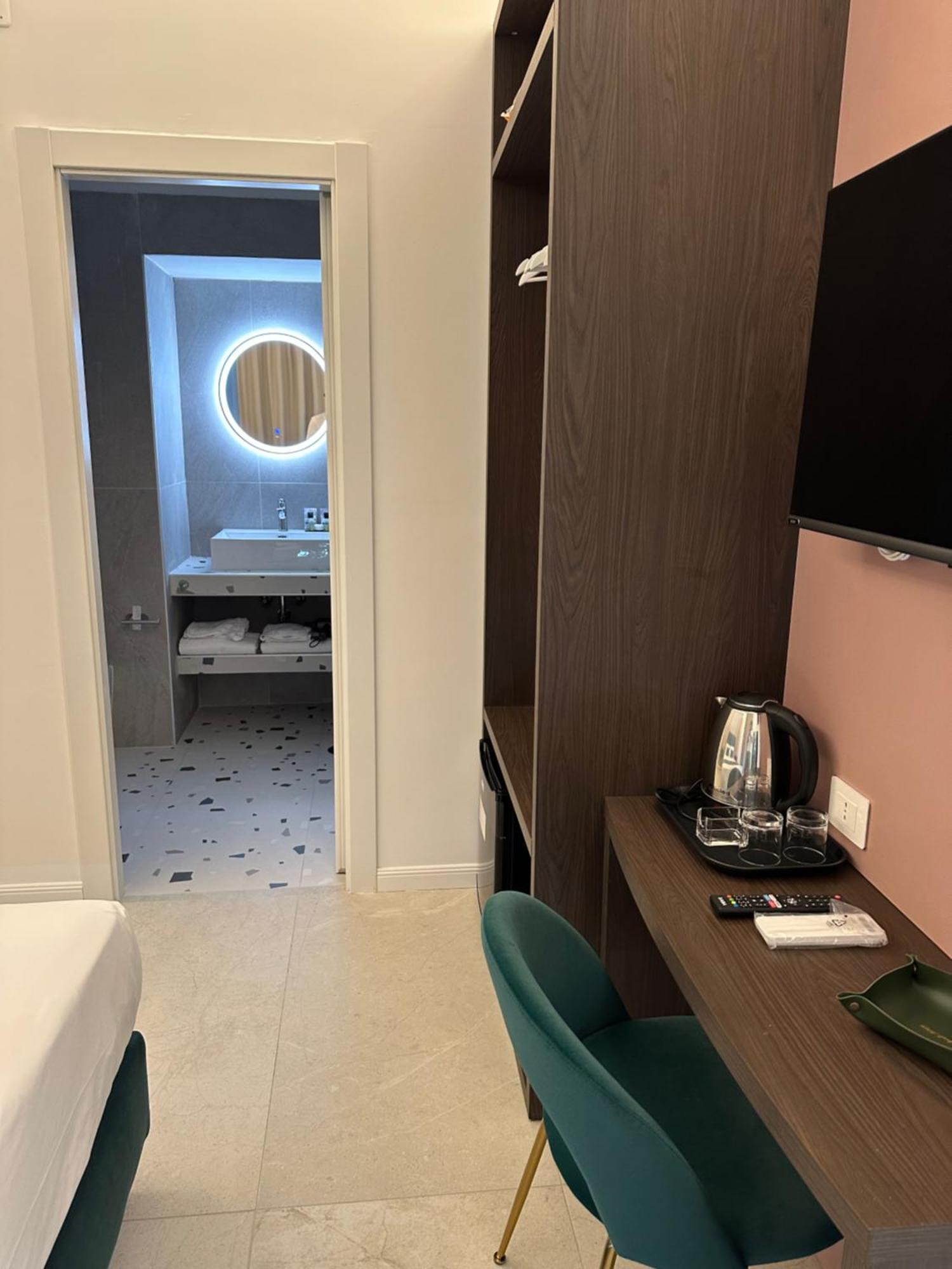 Hotiday Room Collection - Napoli Museo Suite Екстер'єр фото