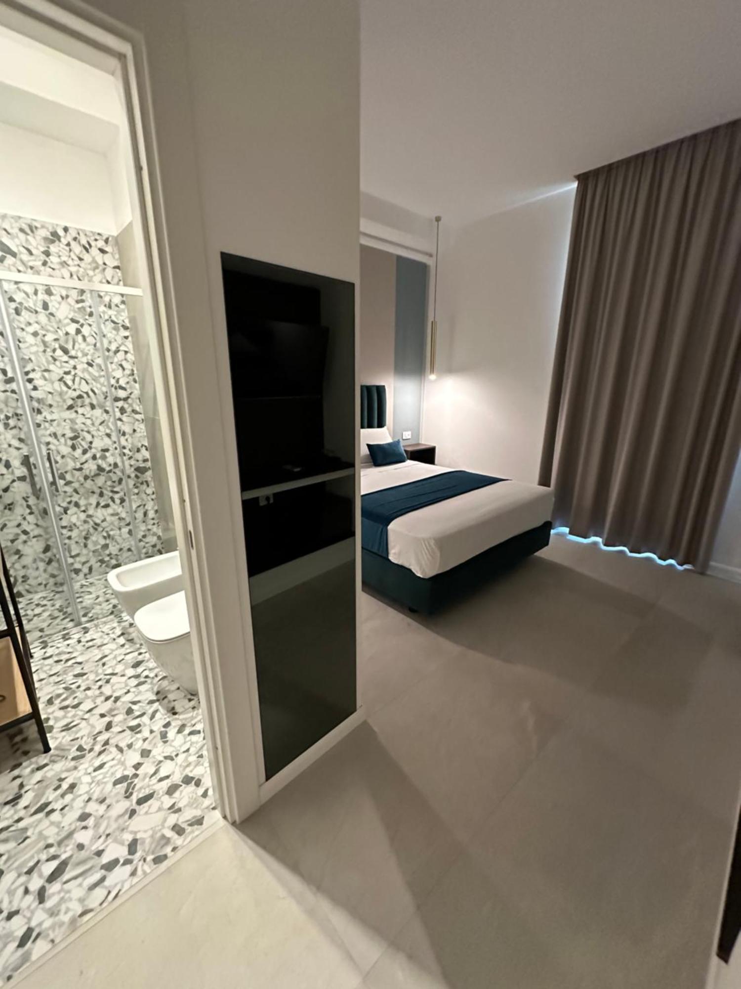 Hotiday Room Collection - Napoli Museo Suite Екстер'єр фото