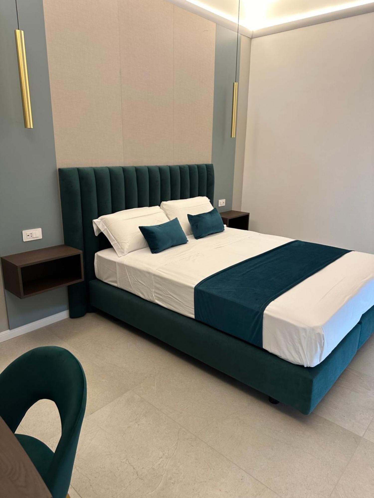 Hotiday Room Collection - Napoli Museo Suite Екстер'єр фото