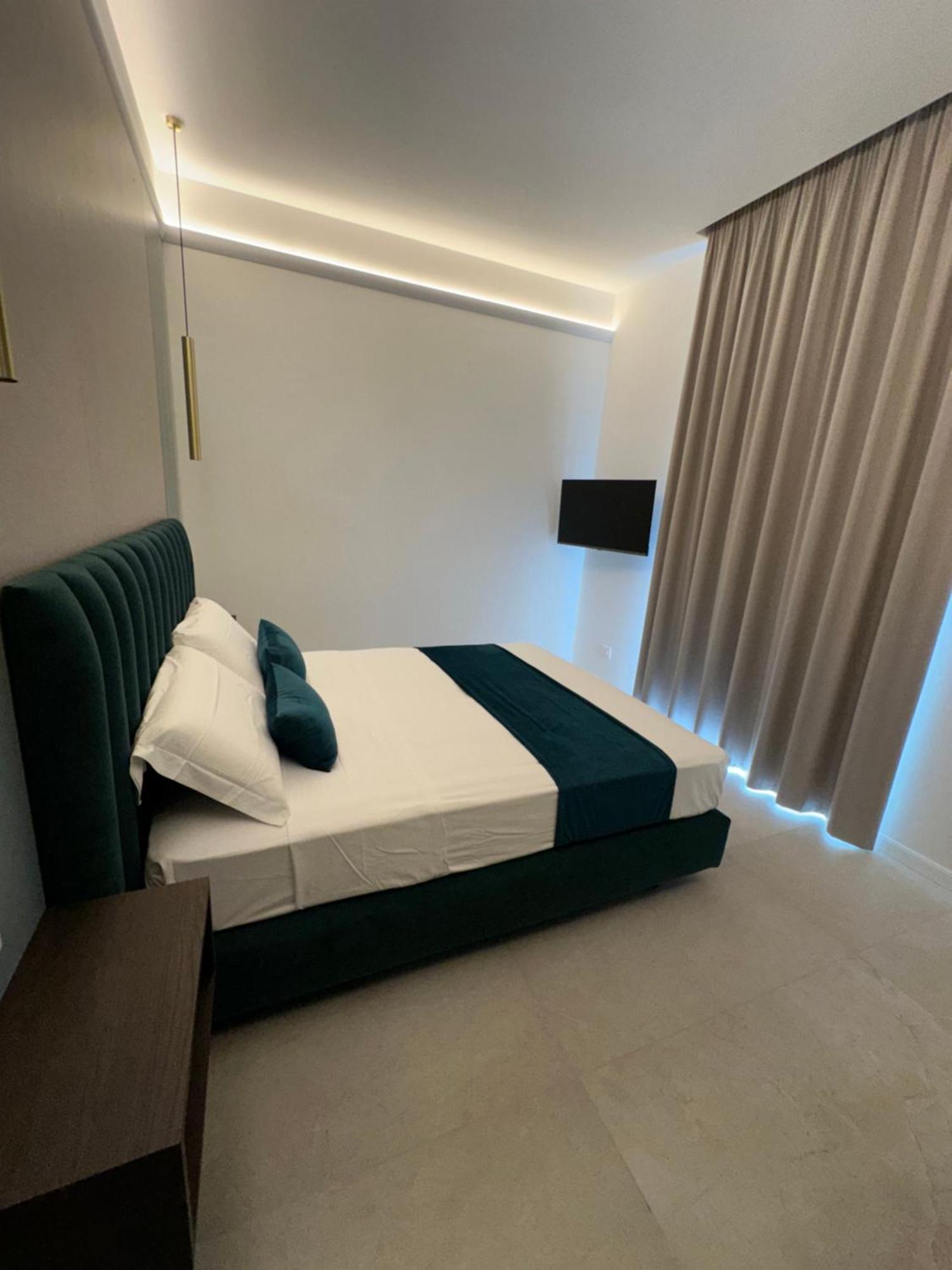 Hotiday Room Collection - Napoli Museo Suite Екстер'єр фото