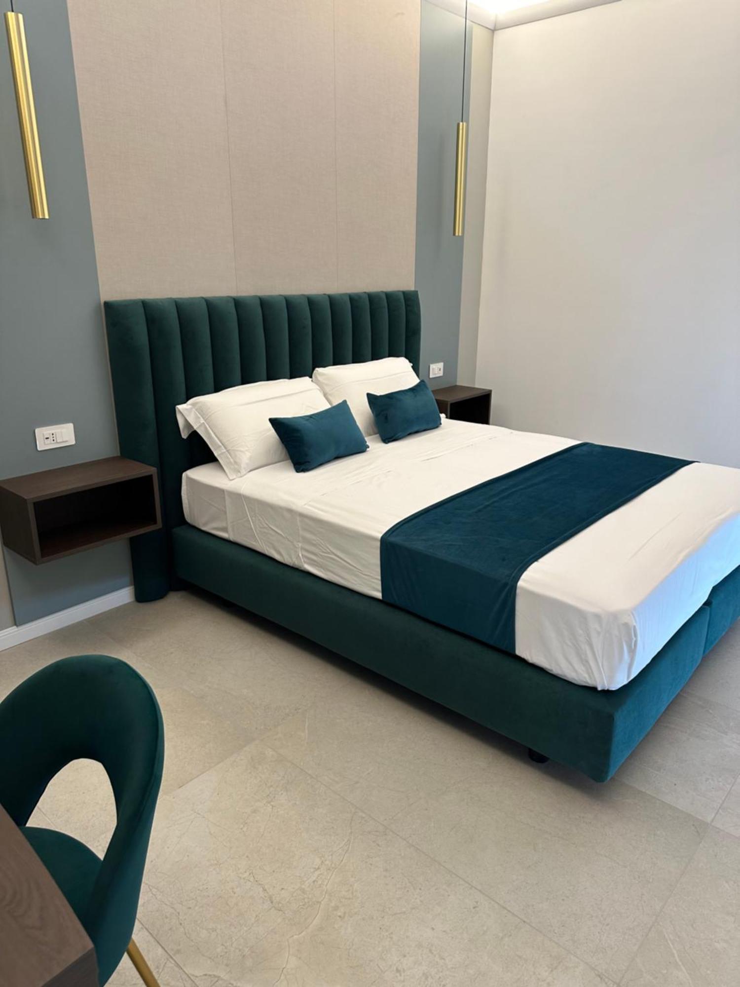 Hotiday Room Collection - Napoli Museo Suite Екстер'єр фото