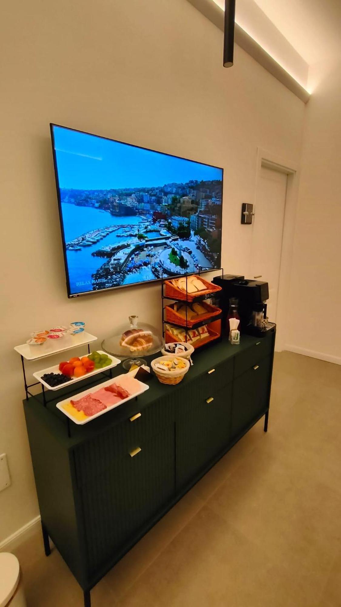 Hotiday Room Collection - Napoli Museo Suite Екстер'єр фото