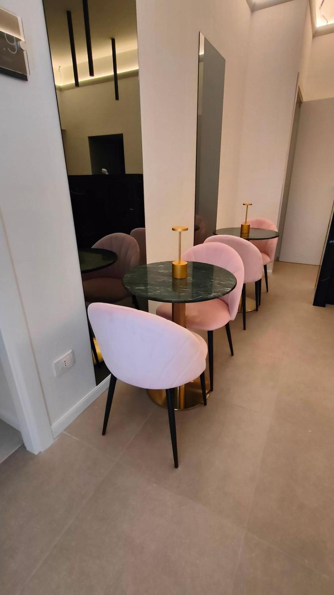 Hotiday Room Collection - Napoli Museo Suite Екстер'єр фото
